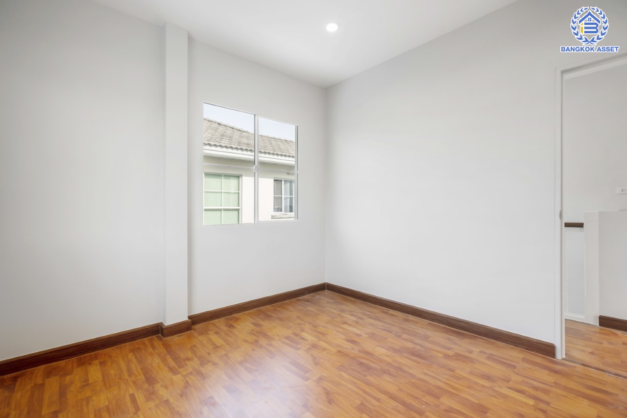 บ้านมือสองตกแต่งใหม่ แบรนด์ LH ม.ชลลดา บางใหญ่-เซ็นทรัลเวสต์เกต หลังมุม เนื้อที่ 57.4 ตร.ว. ฟังก์ชัน 4 ห้องนอน 2 ห้องน้ำ 1 ห้องอเนกประสงค์ 2 ที่จอดรถ Facilities ครบครัน บนทำเลเดินทางสะดวก เชื่อมต่อถ.กาญจนาภิเษก และเพียง 10 นาทีถึงรถไฟฟ้า "สถานีคลองบางไผ่"